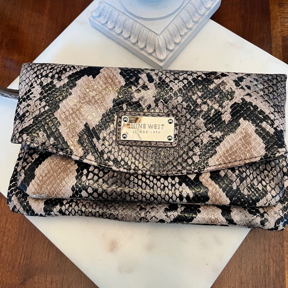 Nine West Faux Snakeskin Fold-Over Convertible Wristlet or Clutch (NWOT) - Picture 4 of 12